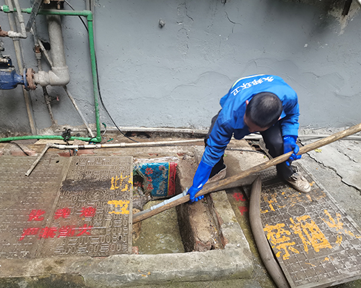 阿拉尔清掏化粪池