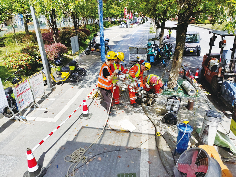  阿拉尔UV-CIPP紫外光固化修复